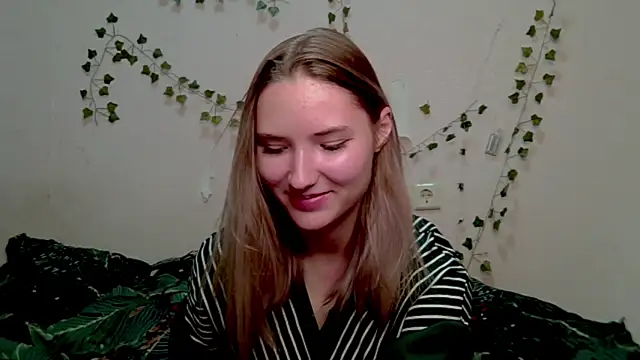  kikiclark   online show from 11.07.25