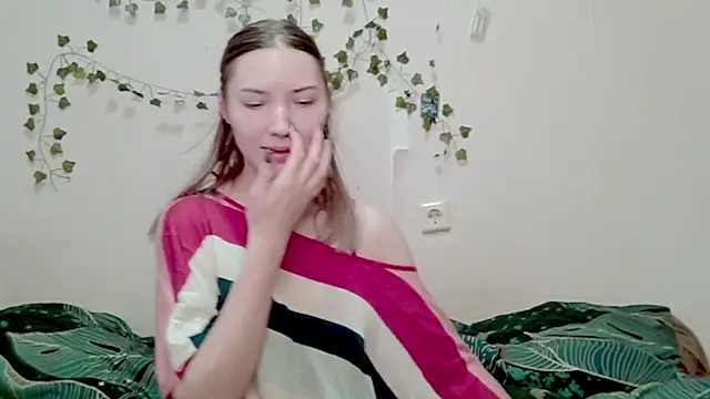  kikiclark   online show from 12.03.25