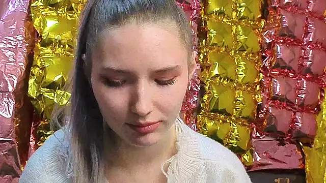  kikiclark   online show from 04.16.26