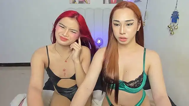 Snapshot of Emerald_DeLuxe chatting on 10.22.25 Emerald DeLuxe online show from 10.22.25