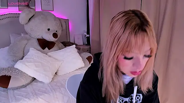 Mayajhons online show from 12.19.25