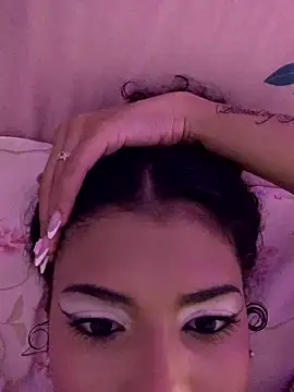 Snapshot of luluzinhax chatting on 01.18.26 luluzinhax online show from 01.18.26