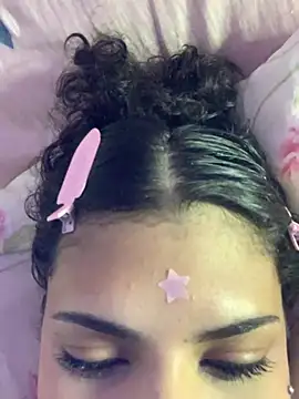 Snapshot of luluzinhax chatting on 02.16.26 luluzinhax online show from 02.16.26