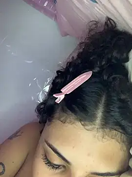 Snapshot of luluzinhax chatting on 02.20.26 luluzinhax online show from 02.20.26