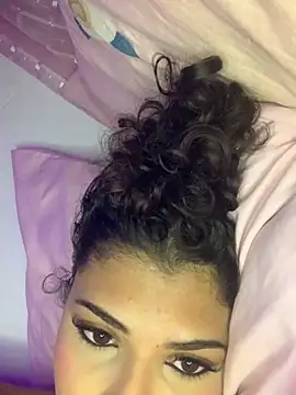 Snapshot of luluzinhax chatting on 02.24.26 luluzinhax online show from 02.24.26