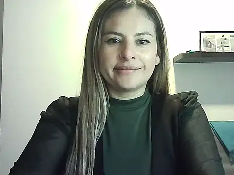 Snapshot of Valery__Rouse_ chatting on 05.15.26 Valery Rouse online show from 05.15.26