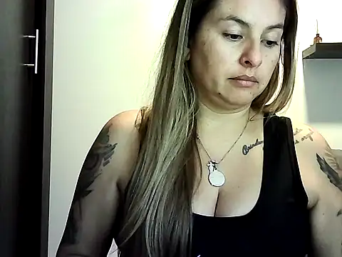 Snapshot of Valery__Rouse_ chatting on 06.04.26 Valery Rouse online show from 06.04.26