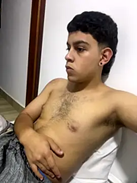 Snapshot of Young_handsome chatting on 11.27.25 Young handsome online show from 11.27.25