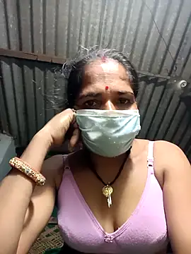 Snapshot of Hot-honi chatting on 09.15.25 Hot-honi online show from 09.15.25