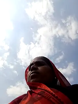 Snapshot of Hot-honi chatting on 10.13.25 Hot-honi online show from 10.13.25