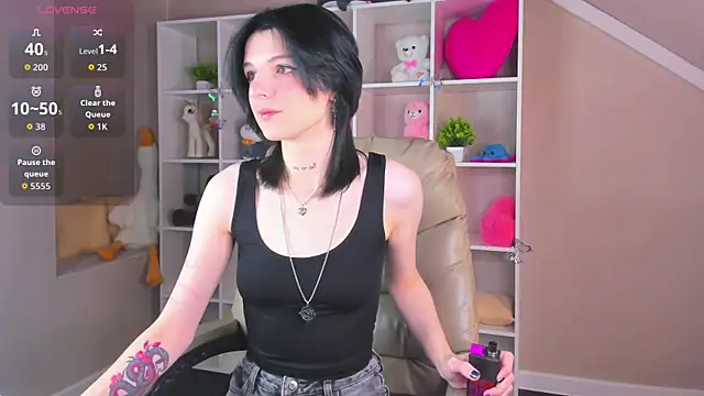 Lynn Martin online show from 12.04.25