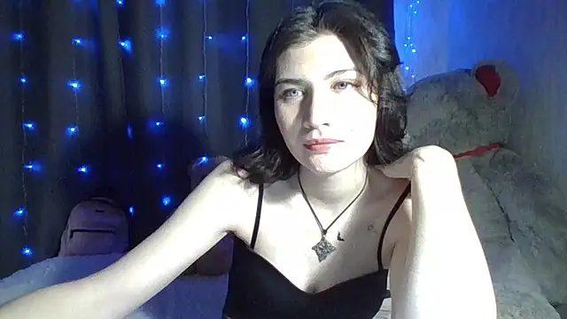 Snapshot of Nancy_Luna chatting on 10.20.25 Nancy Luna online show from 10.20.25
