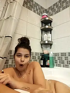 NicoleHayle online show from 10.18.25