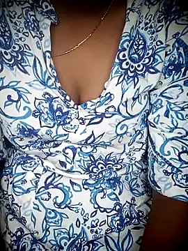 Snapshot of SindhuHappy chatting on 09.15.25 SindhuHappy online show from 09.15.25