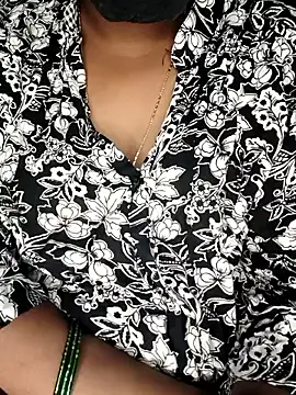 Snapshot of SindhuHappy chatting on 10.17.25 SindhuHappy online show from 10.17.25