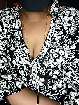 Snapshot of SindhuHappy chatting on 11.05.25 SindhuHappy online show from 11.05.25