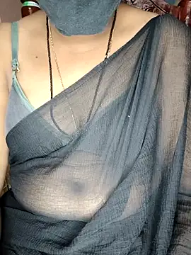 Snapshot of SindhuHappy chatting on 11.17.25 SindhuHappy online show from 11.17.25