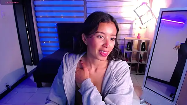 Snapshot of _Mia_Evans_1 chatting on 10.22.25 Mia Evans 1 online show from 10.22.25