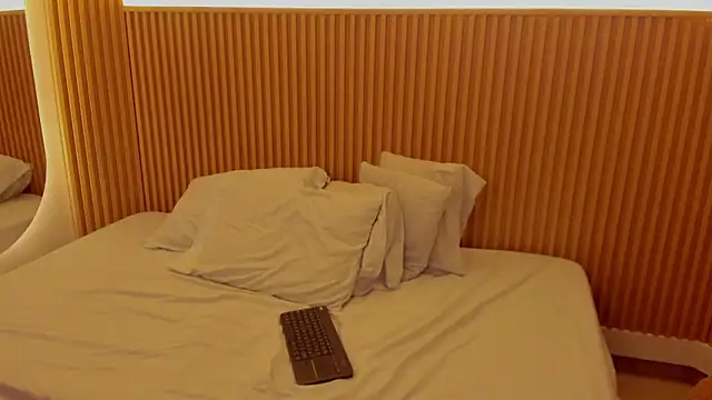 Liss-Reyes online show from 04.11.26