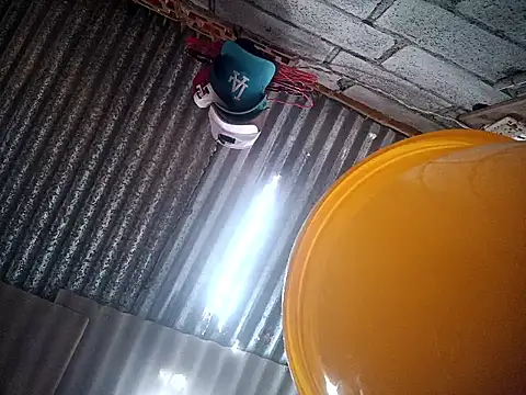 SaraBust online show from 10.05.25