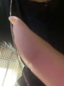 Snapshot of lulizoee chatting on 09.17.25 lulizoee online show from 09.17.25