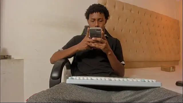 Snapshot of Jax_Maliq chatting on 11.27.25 Jax Maliq online show from 11.27.25
