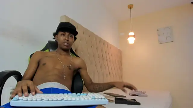 Snapshot of Jax_Maliq chatting on 11.29.25 Jax Maliq online show from 11.29.25