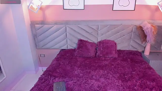 Mia Valentine  online show from 11.29.25