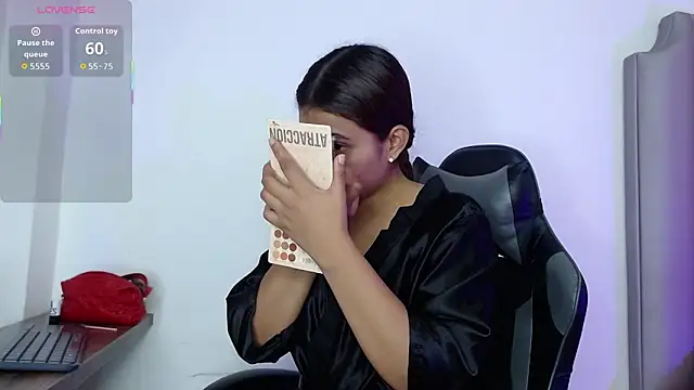 Miaa Rosse online show from 11.26.25