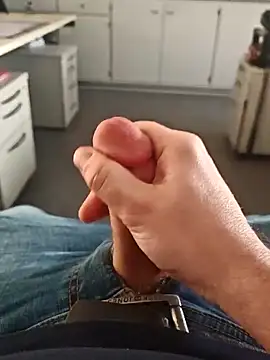 Snapshot of stunning_stallion chatting on 02.25.26 stunning stallion online show from 02.25.26