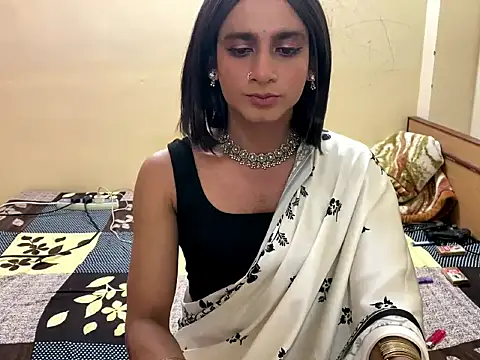 LuvLayla online show from 12.20.25