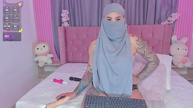 Nayla-Mouna online show from 11.24.25