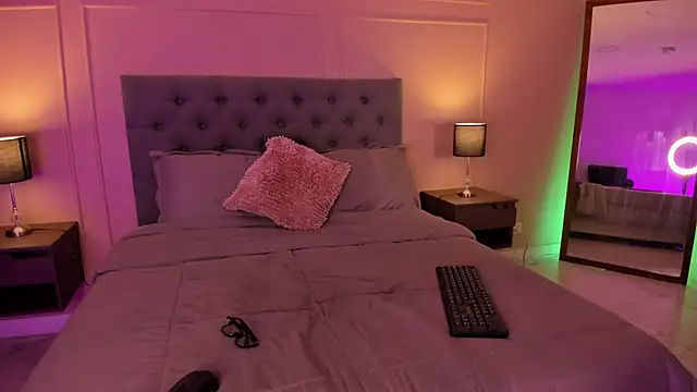 Snapshot of ALICESANDOVAL chatting on 09.15.25 ALICESANDOVAL online show from 09.15.25