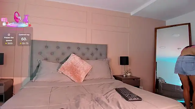 Snapshot of ALICESANDOVAL chatting on 10.03.25 ALICESANDOVAL online show from 10.03.25