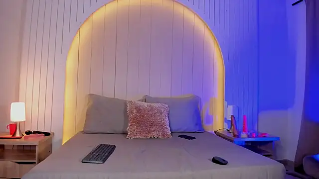 Snapshot of ALICESANDOVAL chatting on 12.14.25 ALICESANDOVAL online show from 12.14.25