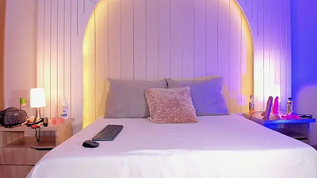 Snapshot of ALICESANDOVAL chatting on 12.15.25 ALICESANDOVAL online show from 12.15.25