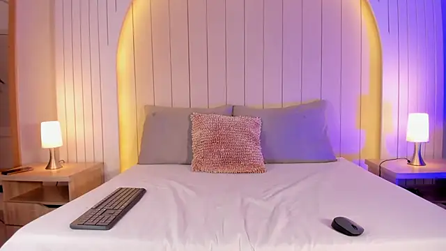 Snapshot of ALICESANDOVAL chatting on 12.17.25 ALICESANDOVAL online show from 12.17.25