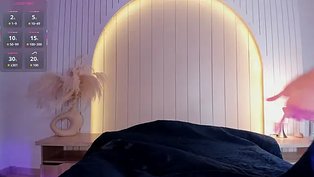 Snapshot of ALICESANDOVAL chatting on 04.11.26 ALICESANDOVAL online show from 04.11.26