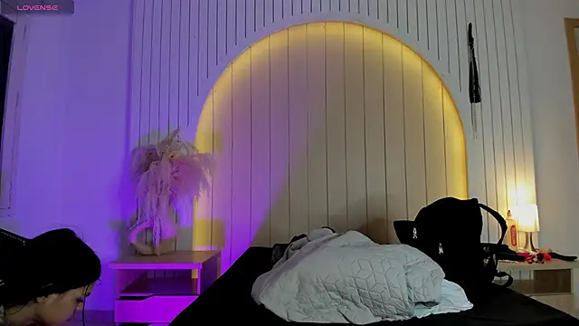 Snapshot of ALICESANDOVAL chatting on 04.15.26 ALICESANDOVAL online show from 04.15.26