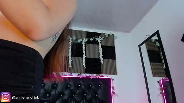 Snapshot of _leda_swan_ chatting on 05.01.26 leda swan online show from 05.01.26
