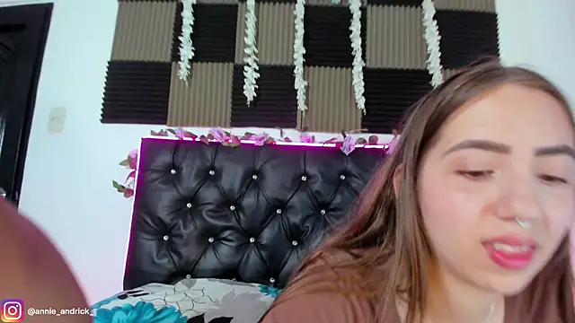 Snapshot of _leda_swan_ chatting on 05.11.26 leda swan online show from 05.11.26