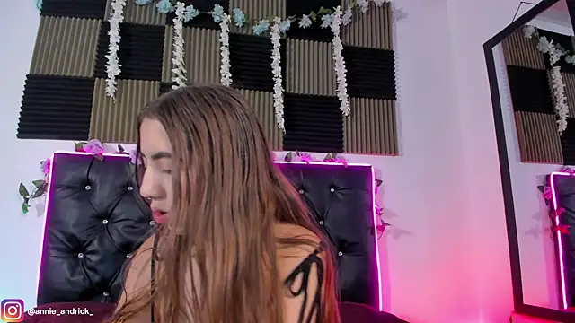 Snapshot of _leda_swan_ chatting on 06.04.26 leda swan online show from 06.04.26