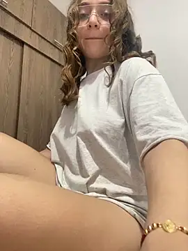 mia evanss26 online show from 11.24.25