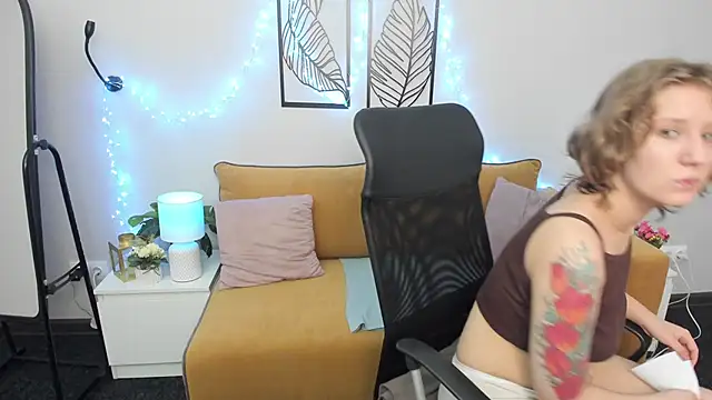 Hailey Foxy online show from 09.12.25