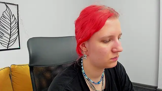 Snapshot of Hailey_Foxy chatting on 04.27.26 Hailey Foxy online show from 04.27.26