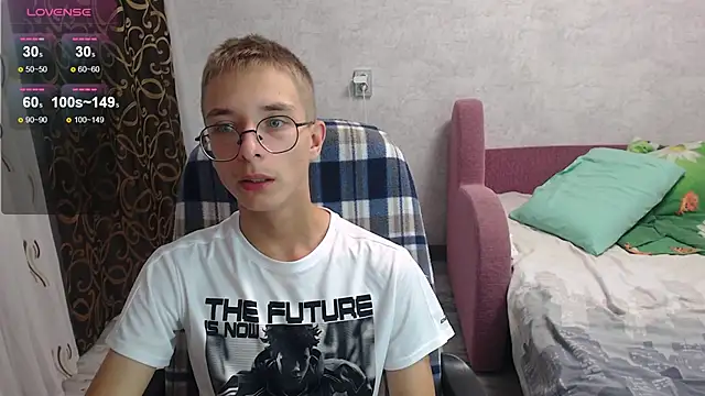 glasses cat online show from 09.21.25