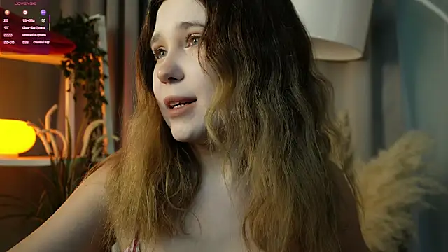 Lina Glow online show from 12.03.25