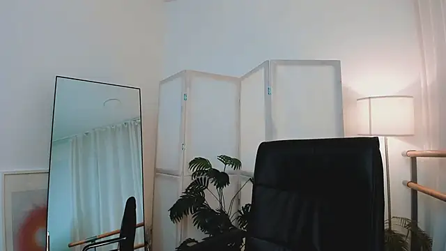 Lina Glow online show from 01.18.26