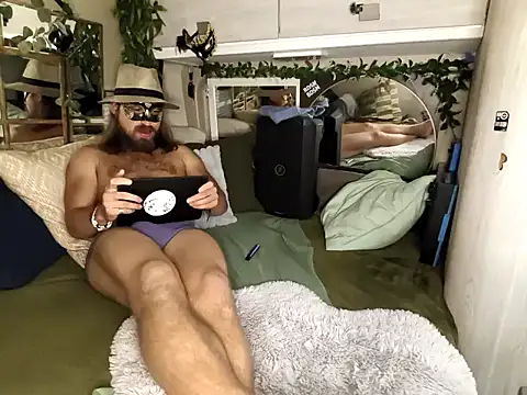 JuliCarl online show from 10.07.25