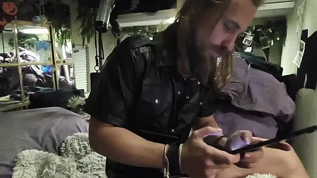 JuliCarl online show from 10.25.25